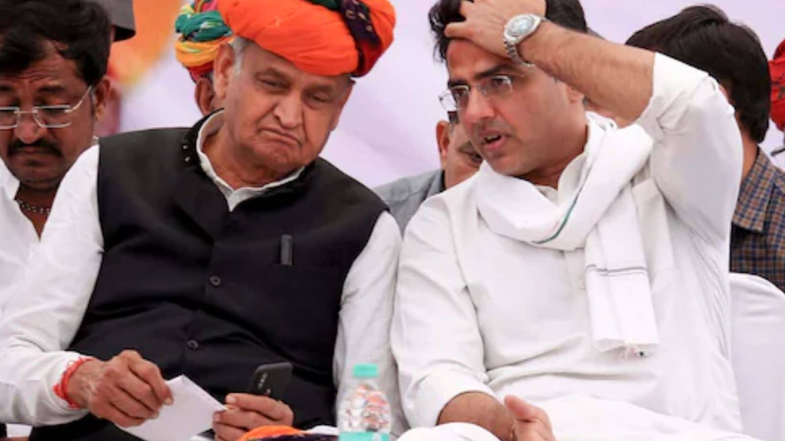 पायलट की ऊंचाई पर चर्चा के बीच राजस्थान कांग्रेस विभाजित;  गहलोत कैंप ने सीएम पद पर लगाया पैर