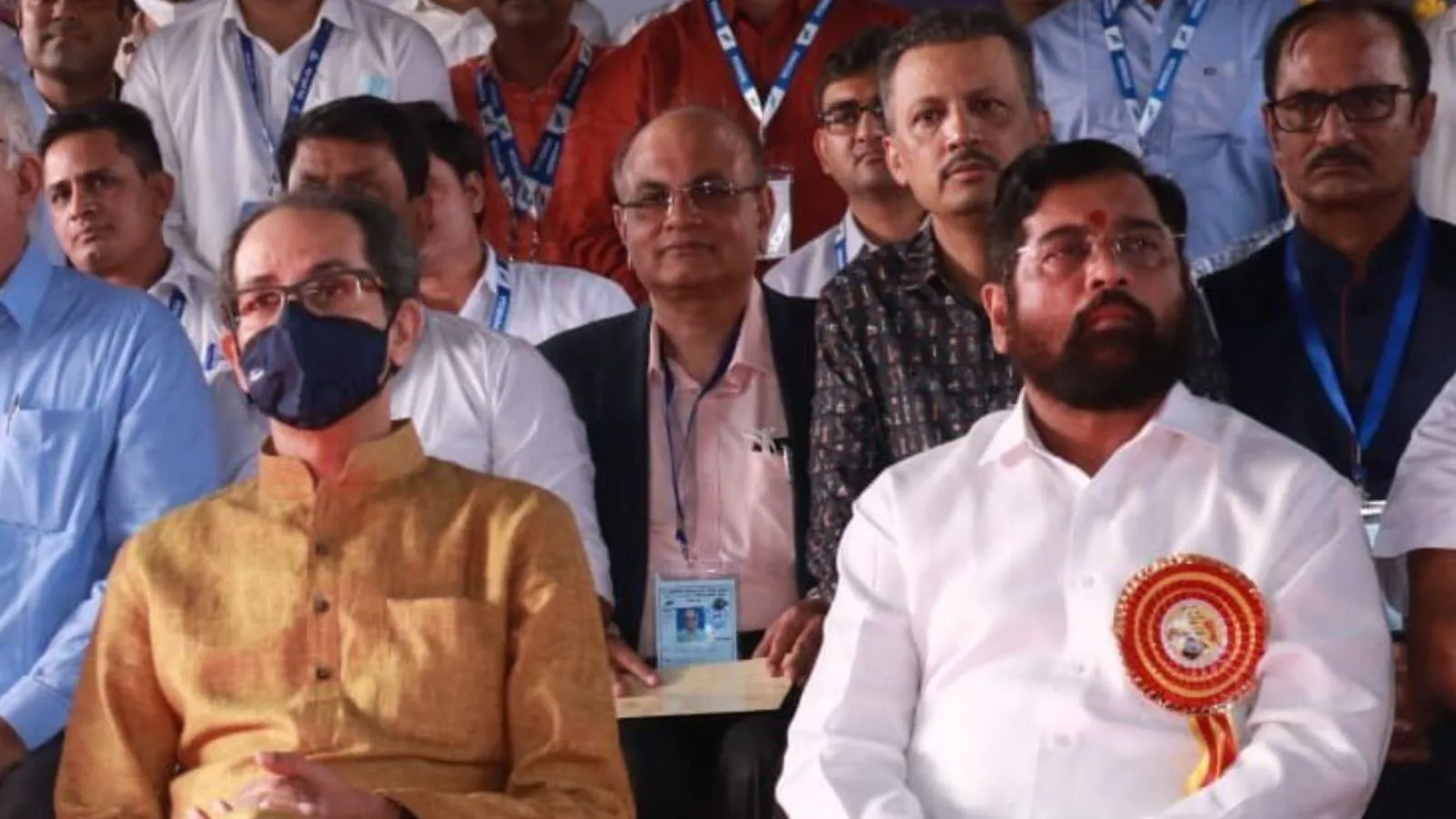 कोड़ा मारने के लिए धनुष और तीर: उद्धव ठाकरे, एकनाथ शिंदे ने कोर्ट में लड़ाई लड़ी