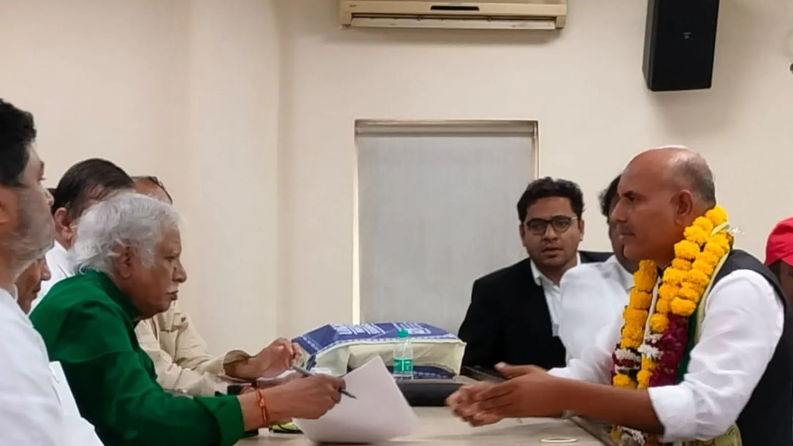 झारखंड के पूर्व मंत्री केएन त्रिपाठी भी कांग्रेस के शीर्ष पद के लिए चुनाव लड़ रहे हैं